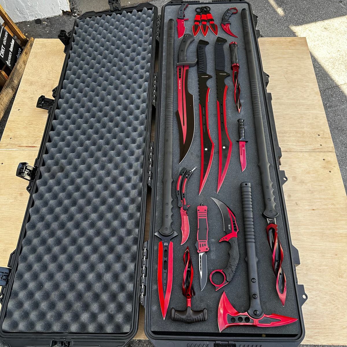 *2枚SET【BLOODSHOT DAWN】1st/2nd Bloodshot Mega 17 Piece Tactical Knife Set | Blade City