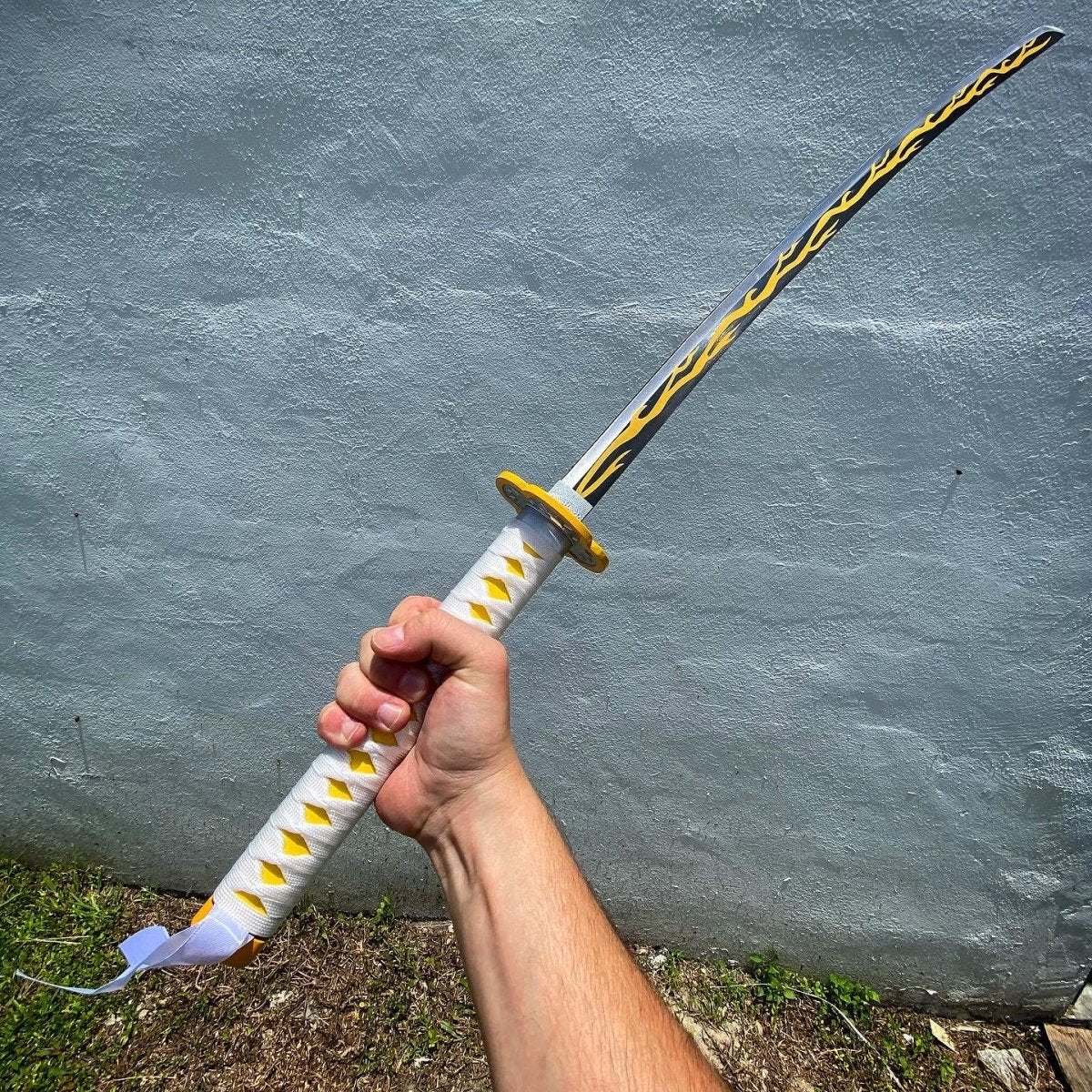 Katana Sanemi Shinazugawa - houten zwaard - Japanse standaard inbegrepen Katana Sanemi Shinazugawa - houten zwaard - Japanse standaard inbegrepen