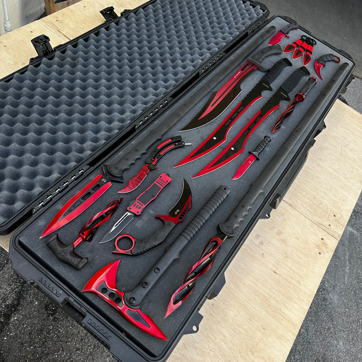 Blade Box Set Bloodshot Mega 17 Piece Tactical Knife Set | Blade City